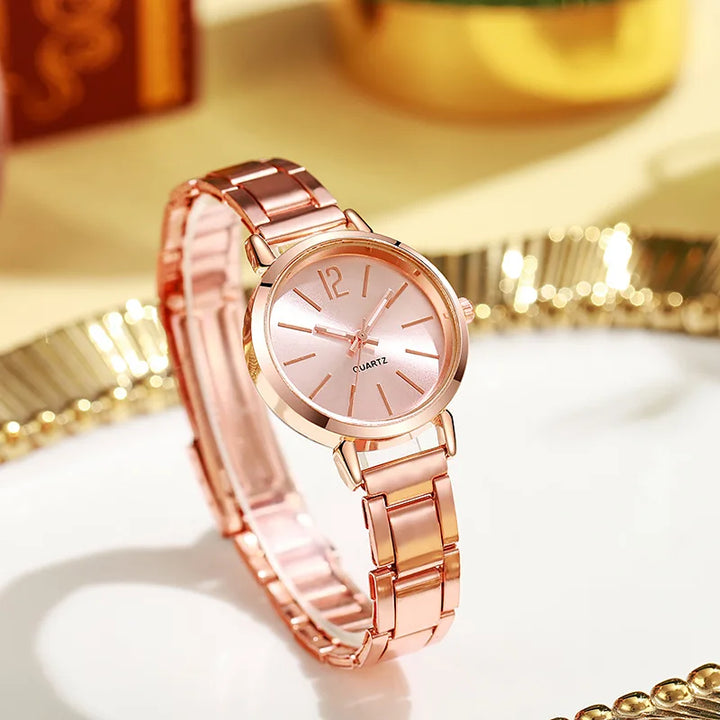 Fashionable set with simple dial