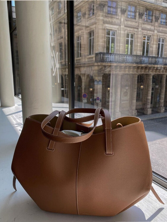 Jasmina | Shapely tote bag with side gathers